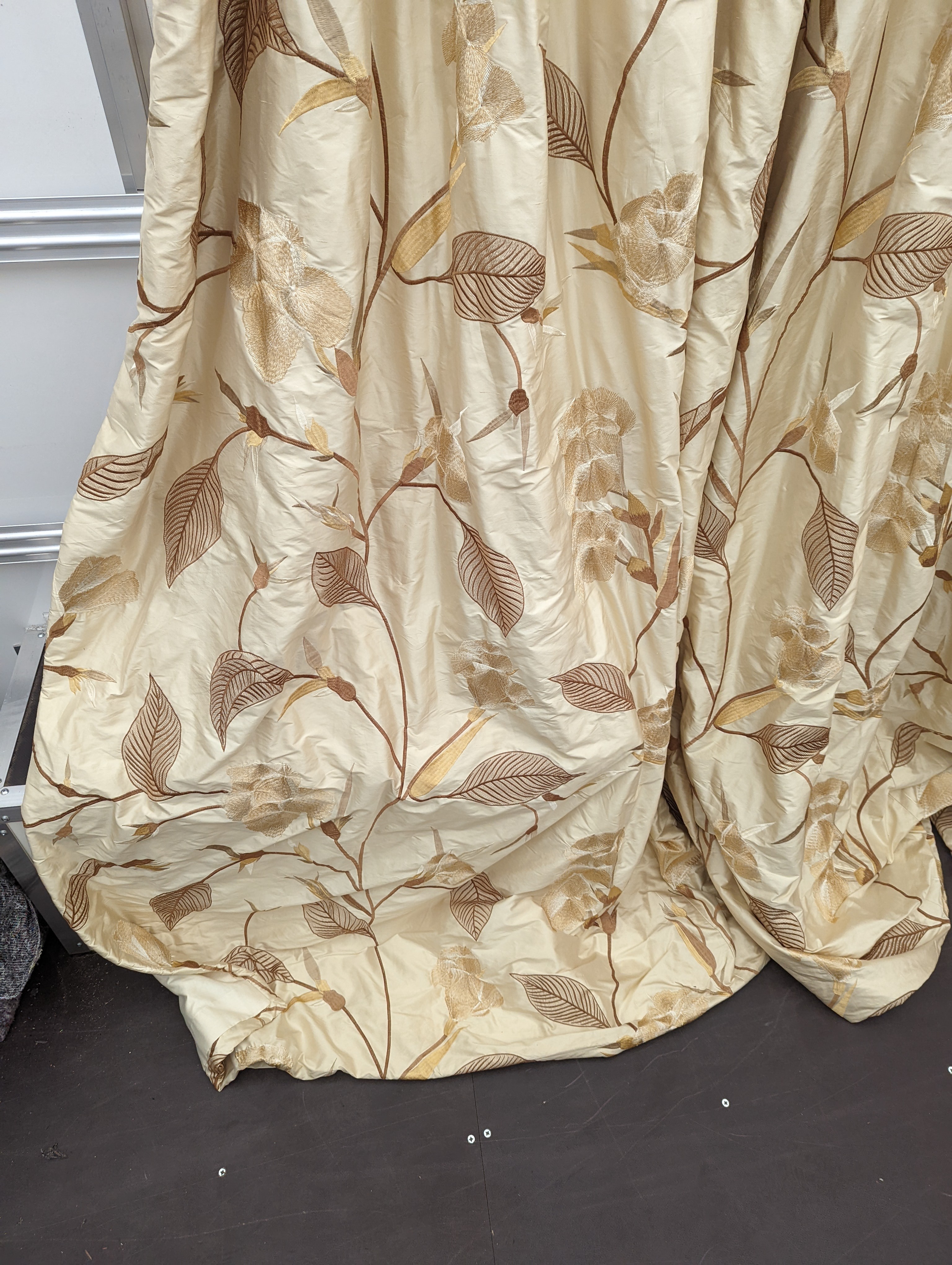 A pair of floral lined curtains. Approximate measurements: Width of top 230cm, Width of bottom 420cm Length 250cm